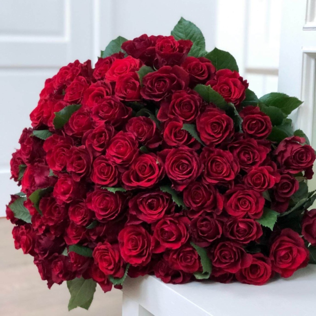 MF1029 - Букет из 75 красных роз фото - moscowflorist.ru