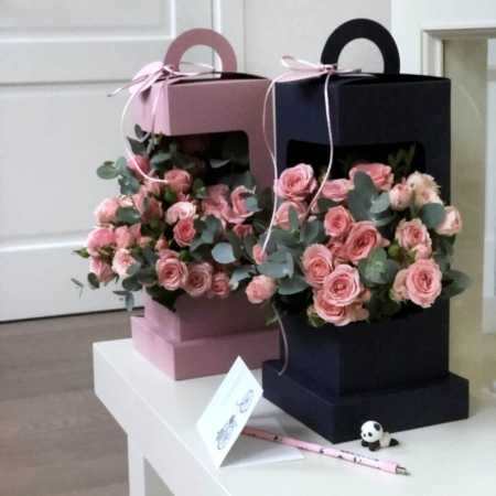 MF5724 - Синий фонарик с розами и эвкалиптом - фото moscowflorist.ru