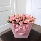 MF0720 - Цветочная сумка с кустовыми розами картинка №3 - moscowflorist.ru MF0720 - Цветочная сумка с кустовыми розами фото №3 - moscowflorist.ru