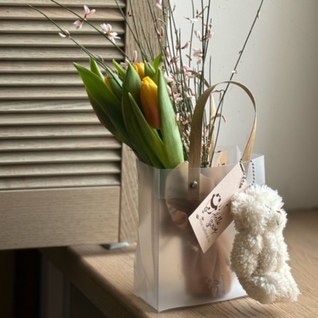 MF3020 - Цветочный кулек с тюльпанами (продажа от 3 шт.) - фото moscowflorist.ru