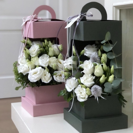 MF5731 - Фирменный фонарик с эустомой - фото moscowflorist.ru