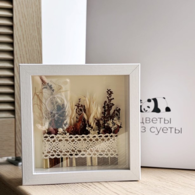 MF3025 - Коллаж из сухоцветов в декоративной рамке фото - moscowflorist.ru