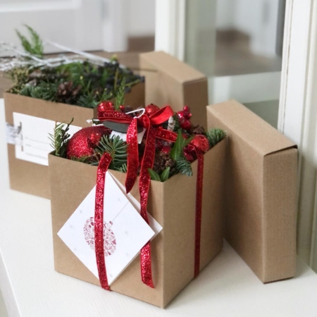 MF5322 - Коробочки крафт с новогодним декором - фото moscowflorist.ru