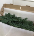 MF5535 - Фирменная новогодняя горизонтальная коробка с хвойниками фото №2 - moscowflorist.ru