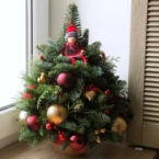 MF3029 - Декоративная елочка в красно-золотом наряде фото №3 - moscowflorist.ru