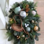 MF3030 - Большая настольная новогодняя композиция со свечой фото №3 - moscowflorist.ru