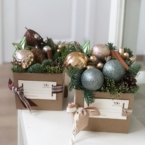 MF5324 - Подарочная новогодняя коробка с елью и шарами фото №6 - moscowflorist.ru