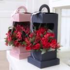 MF5736 - Синий цветочный фонарик с красными цветами картинка №1 - moscowflorist.ru MF5736 - Синий цветочный фонарик с красными цветами фото №1 - moscowflorist.ru
