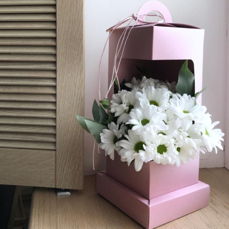 MF5737 - Фирменный фонарик с белыми хризантемами - фото moscowflorist.ru