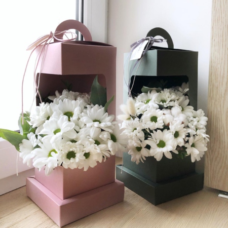 MF5737 - Фирменный фонарик с белыми хризантемами - фото moscowflorist.ru