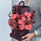 MF5741 - Фирменный фонарик с коралловыми кустовыми розами фото №4 - moscowflorist.ru