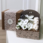 MF5030 - Фирменный кубик с хризантемами, лавандой и безе картинка №5 - moscowflorist.ru MF5030 - Фирменный кубик с хризантемами, лавандой и безе фото №5 - moscowflorist.ru