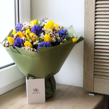 MF1078 - Яркий букет из желтых тюльпанов и гиацинтов - фото moscowflorist.ru