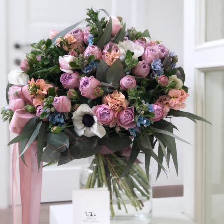 MF1044 - Кружевной букет с пионовидной розой и анемонами - фото moscowflorist.ru