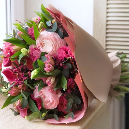 MF1085 - Нежный букет с ранункулюсами и эустомой - фото moscowflorist.ru