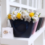MF0655 - Синяя сумка-коробка с розами и альстромерией картинка №4 - moscowflorist.ru MF0655 - Синяя сумка-коробка с розами и альстромерией фото №4 - moscowflorist.ru