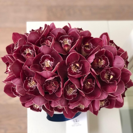 MF0659 - Синяя сумка-коробка с розовыми орхидеями - фото moscowflorist.ru