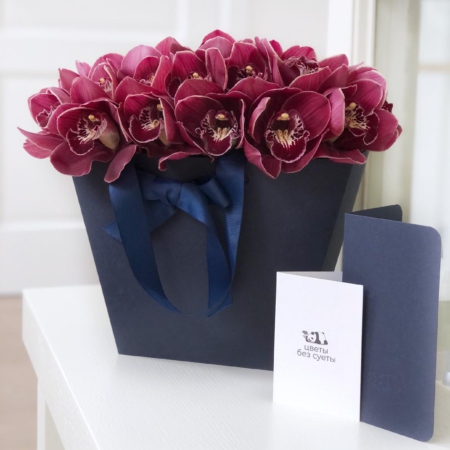 MF0659 - Синяя сумка-коробка с розовыми орхидеями - фото moscowflorist.ru