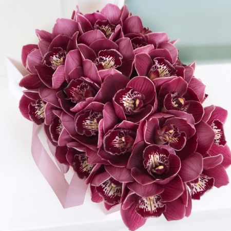 MF0660 - Розовая цветочная сумка с орхидеями Цимбидиум - фото moscowflorist.ru