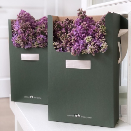 MF5118 - IQ коробка размер M с сиренью - фото moscowflorist.ru