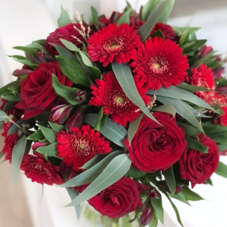 MF1111 - Красный сборный букет с герберами и розами - фото moscowflorist.ru