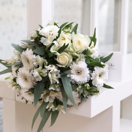 MF1112 - Белый сборный букет из гербер и роз - фото moscowflorist.ru