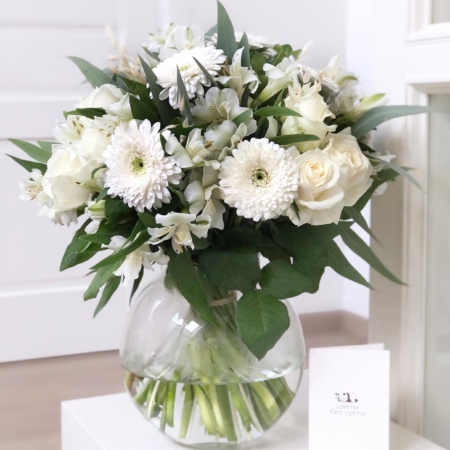 MF1112 - Белый сборный букет из гербер и роз - фото moscowflorist.ru