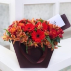MF0672 - Винная сумка с оранжевыми цветами картинка №3 - moscowflorist.ru MF0672 - Винная сумка с оранжевыми цветами фото №3 - moscowflorist.ru