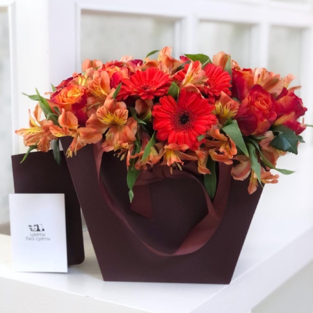 MF0672 - Винная сумка с оранжевыми цветами - фото moscowflorist.ru