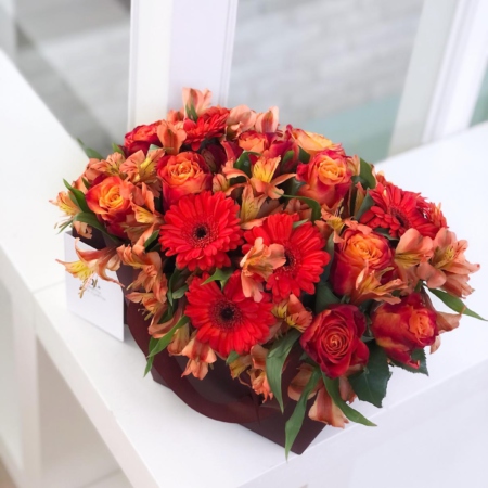 MF0672 - Винная сумка с оранжевыми цветами - фото moscowflorist.ru