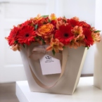 MF0674 - Кремовая фирменная сумка с оранжевыми цветами картинка №4 - moscowflorist.ru MF0674 - Кремовая фирменная сумка с оранжевыми цветами фото №4 - moscowflorist.ru