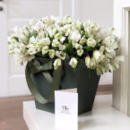 MF0689 - Зеленая коробка-сумка с белой альстромерией картинка №5 - moscowflorist.ru MF0689 - Зеленая коробка-сумка с белой альстромерией фото №5 - moscowflorist.ru