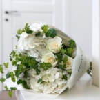 MF1128 - Белый букет из роз и гортензий фото №6 - moscowflorist.ru