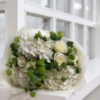 MF1128 - Белый букет из роз и гортензий фото №4 - moscowflorist.ru