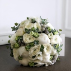 MF2029 - Белый свадебный букет с ранункулюсами и пионами фото №1 - moscowflorist.ru
