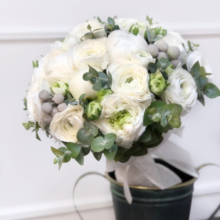 MF2029 - Белый свадебный букет с ранункулюсами и пионами - фото moscowflorist.ru