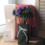 MF5122 - Синие анемоны 9 шт. в IQ коробке размер S фото №3 - moscowflorist.ru