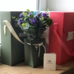 MF5123 - IQ коробка размер M с 9 анемонами и эвкалиптом фото №3 - moscowflorist.ru