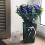 MF5123 - IQ коробка размер M с 9 анемонами и эвкалиптом фото №4 - moscowflorist.ru