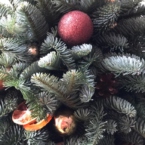 MF3035 - Елочка из натуральной хвои в золотом цвете фото №5 - moscowflorist.ru