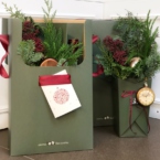 MF5128 - IQ коробка размер M  с новогодним букетом фото №3 - moscowflorist.ru