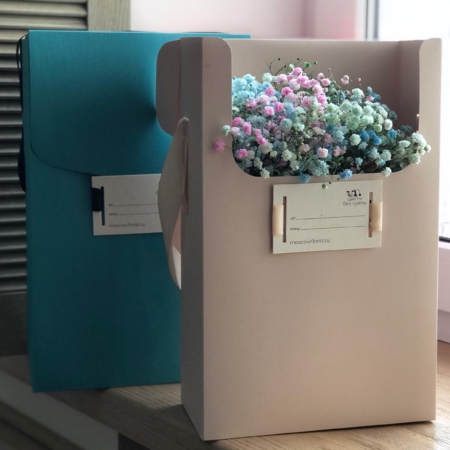 k5129 - IQ коробка размер M с радужной гипсофилой (от 5 шт) - фото moscowflorist.ru