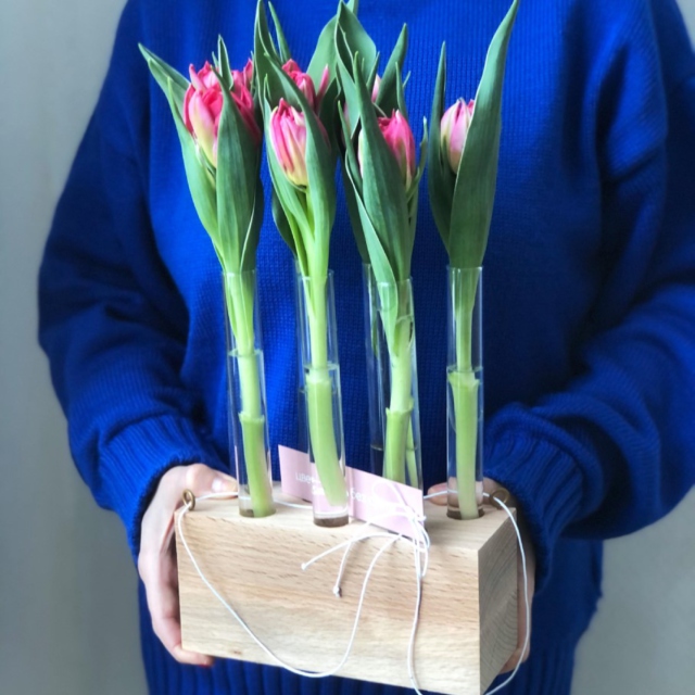 MF5130 - Серия Алхимия с тюльпанами в IQ коробке (цвет в асс.) фото - moscowflorist.ru