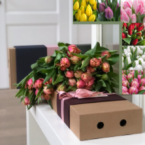 k5529 - Фирменный кейс с 35 тюльпанами в асс. (от 5 шт.) картинка №2 - moscowflorist.ru k5529 - Фирменный кейс с 35 тюльпанами в асс. (от 5 шт.) фото №2 - moscowflorist.ru