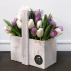MF7044 - Деревянный ящик с тюльпанами в асс.  фото №5 - moscowflorist.ru