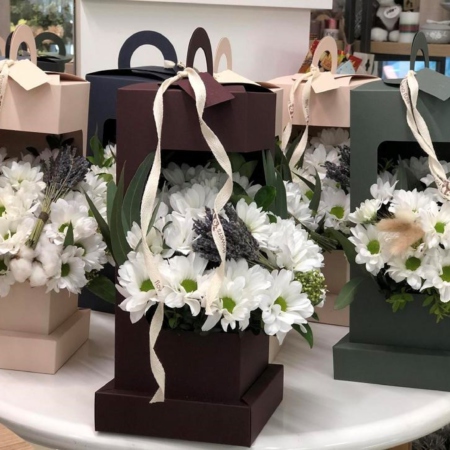 k5738 - Цветочный фонарик с хризантемами в асс. (от 5 шт.) - фото moscowflorist.ru