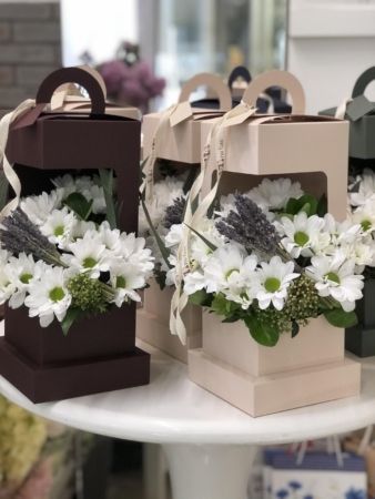 k5738 - Цветочный фонарик с хризантемами в асс. (от 5 шт.) - фото moscowflorist.ru