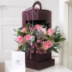 MF5748 - Цветочный фонарик с розовыми розами в асс. картинка №6 - moscowflorist.ru MF5748 - Цветочный фонарик с розовыми розами в асс. фото №6 - moscowflorist.ru