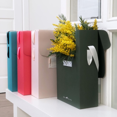 MF5131 - IQ коробка размер M с ароматной мимозой - фото moscowflorist.ru