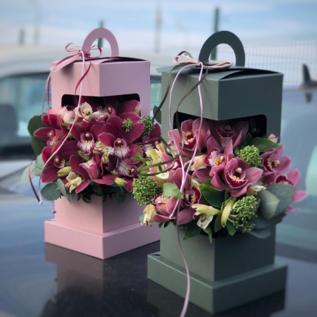 MF5749 - Цветочный фонарик с орхидеями  - фото moscowflorist.ru